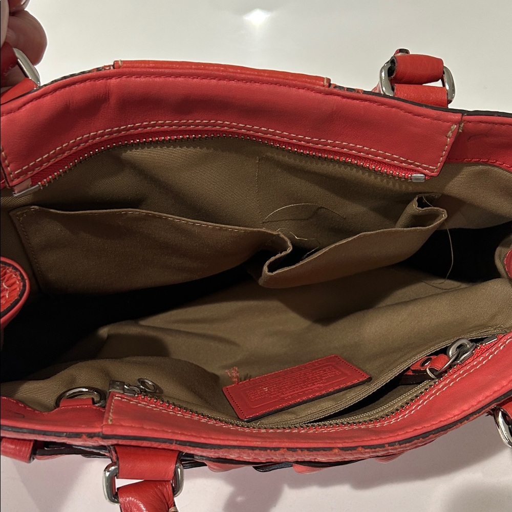 Coach Hampton braided pebbled leather shoulder bag, model F13084. - Picture 9 of 9